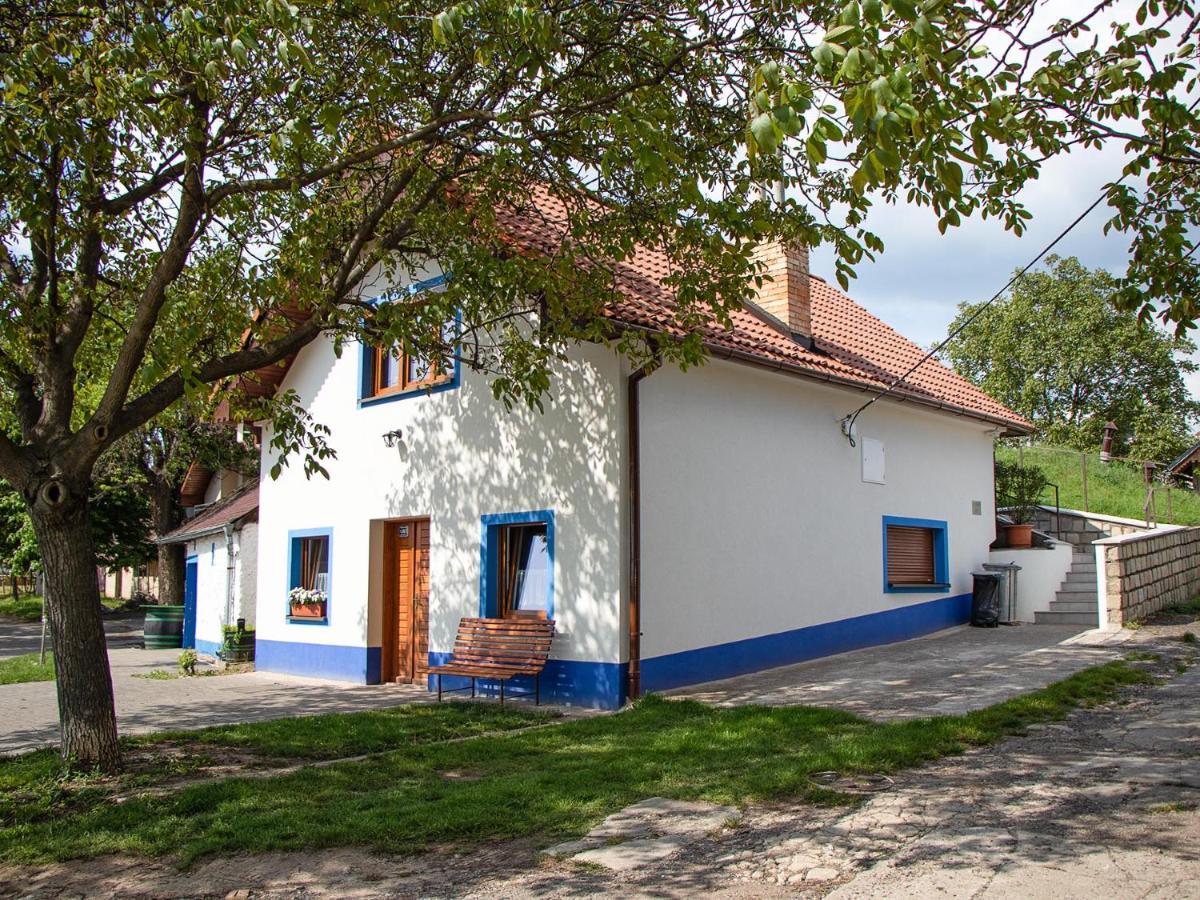 Apartman Na Vinarske Stezce Velke Bilovice Exterior photo