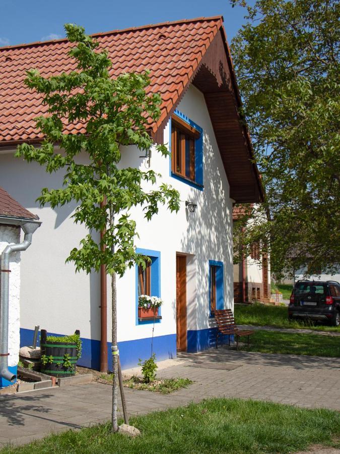 Apartman Na Vinarske Stezce Velke Bilovice Exterior photo